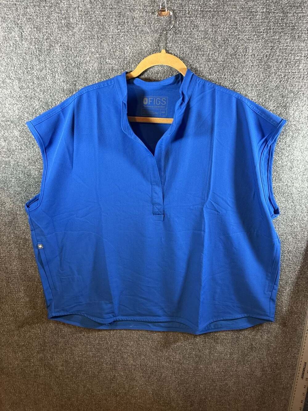 FIGS Womens Rafaela Scrub Top Blue Stretch Mandarin Collar Cap Sleeve XXL white